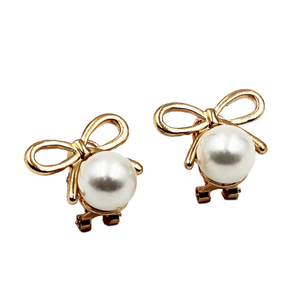 Golden bowknot with pearl earrings